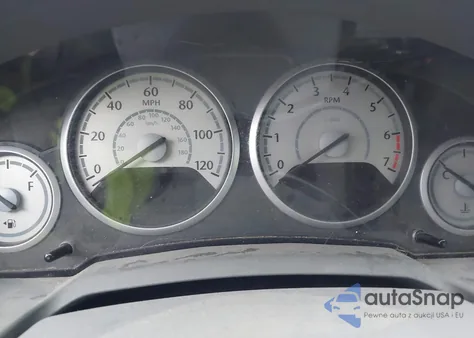 2010 Chrysler Town & Country Touring from USA, damaged, VIN 2A4RR5D15AR235637